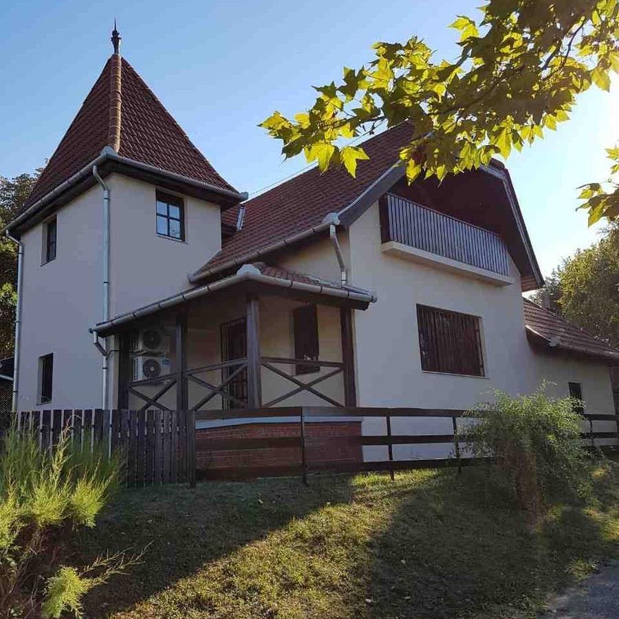 To Uti Vendeghaz Hotel Mezotur Bagian luar foto