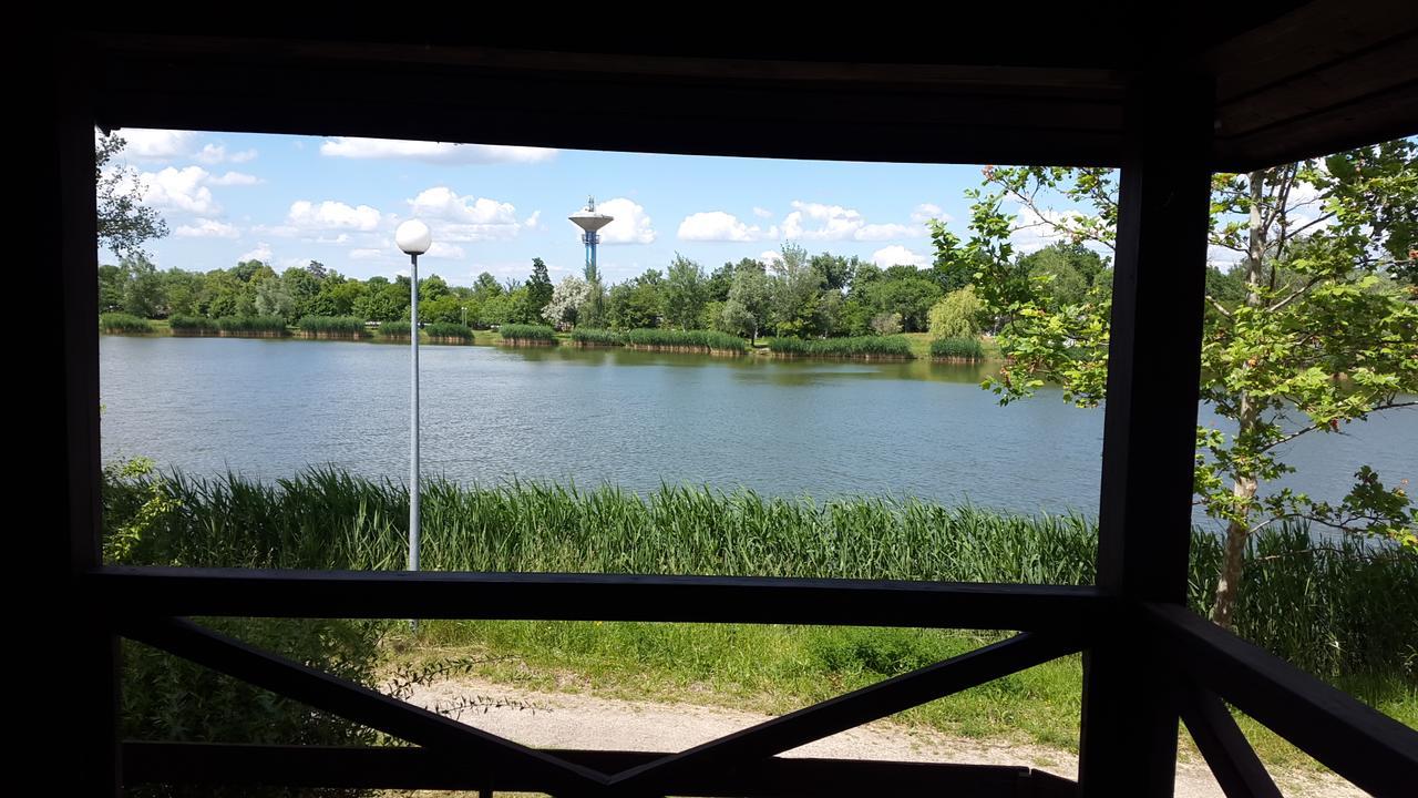 To Uti Vendeghaz Hotel Mezotur Bagian luar foto