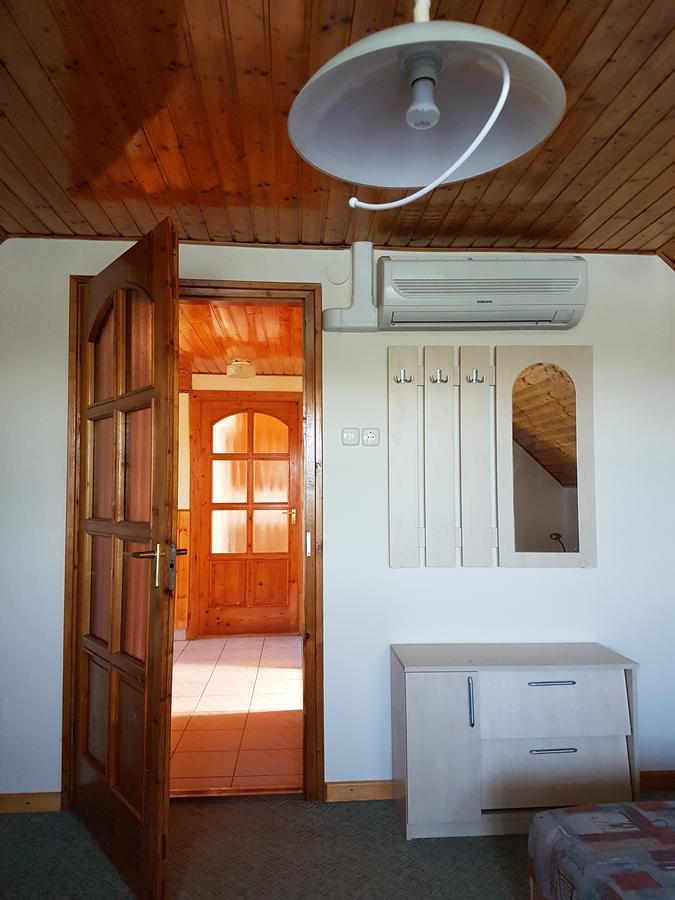 To Uti Vendeghaz Hotel Mezotur Bagian luar foto