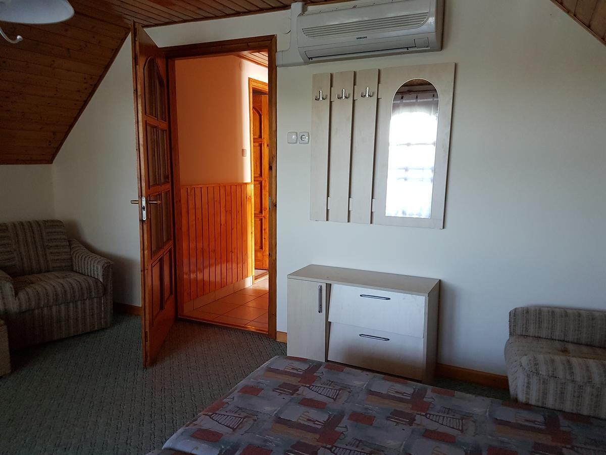 To Uti Vendeghaz Hotel Mezotur Bagian luar foto
