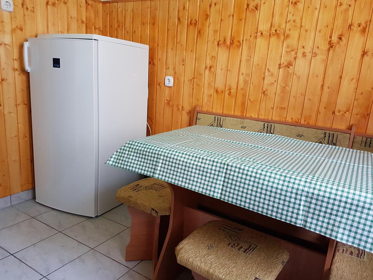 To Uti Vendeghaz Hotel Mezotur Bagian luar foto