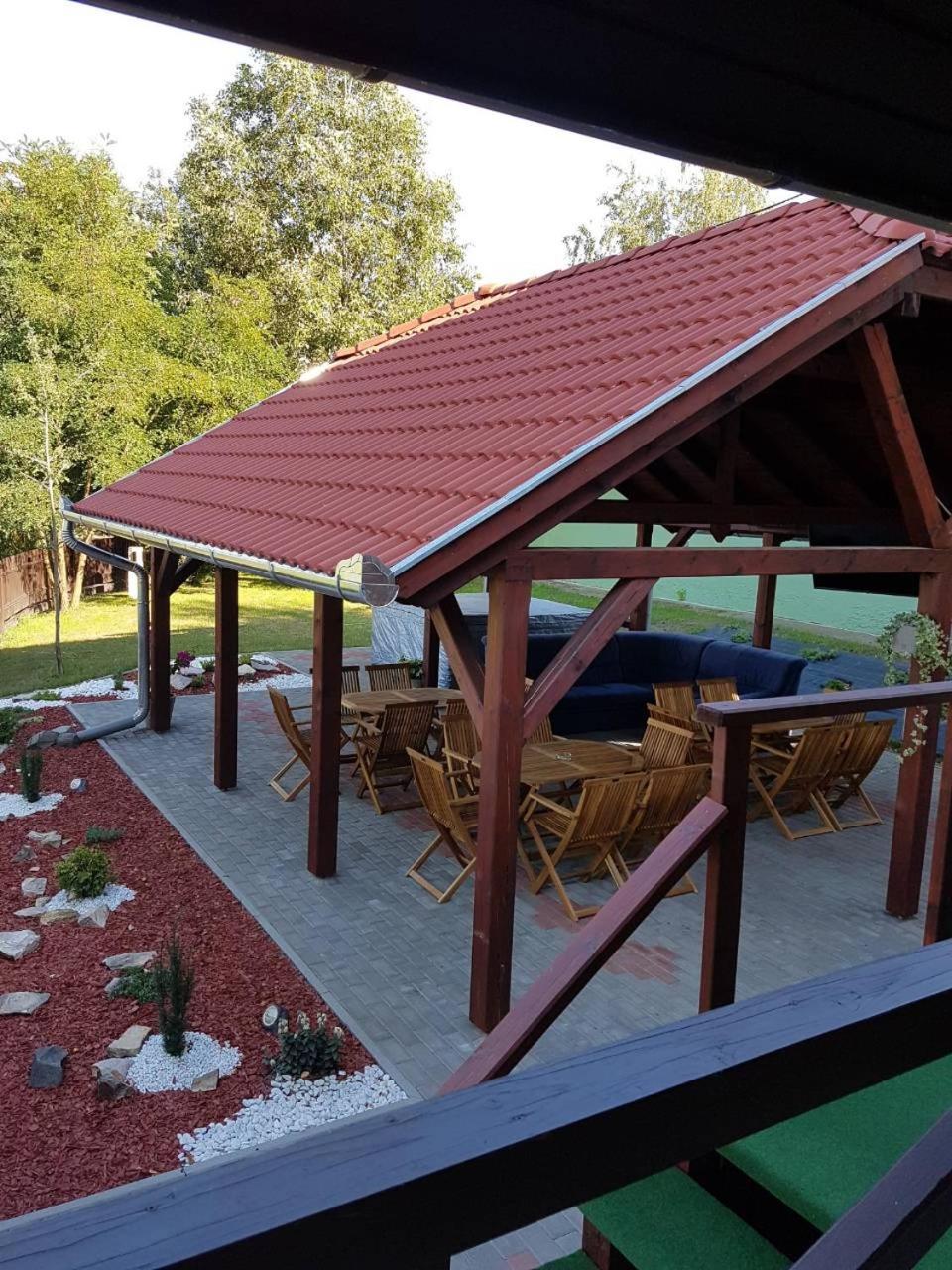To Uti Vendeghaz Hotel Mezotur Bagian luar foto