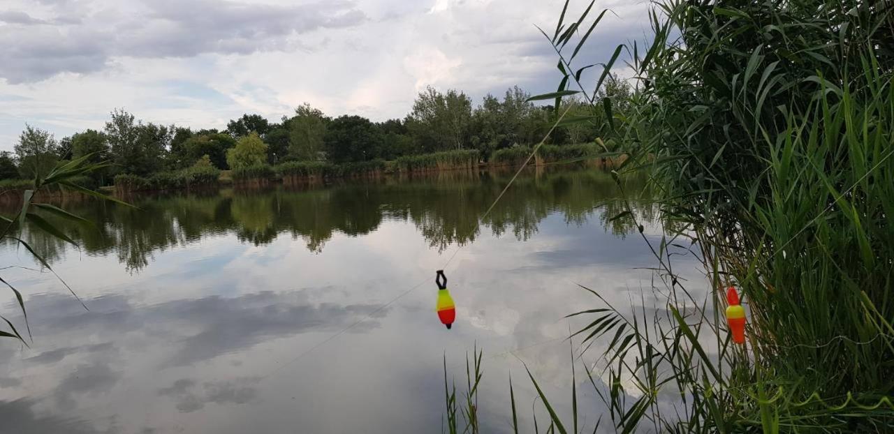 To Uti Vendeghaz Hotel Mezotur Bagian luar foto