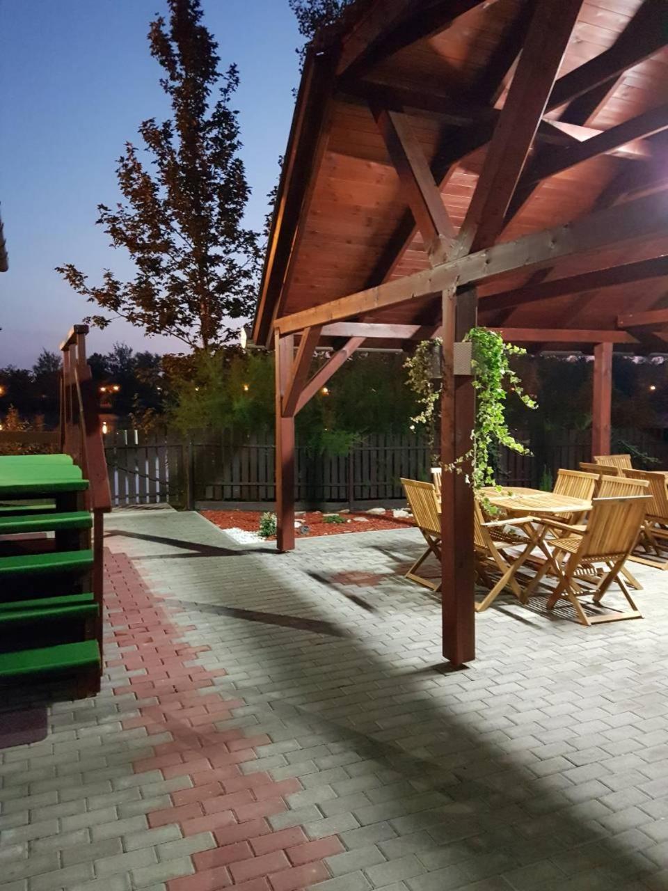 To Uti Vendeghaz Hotel Mezotur Bagian luar foto