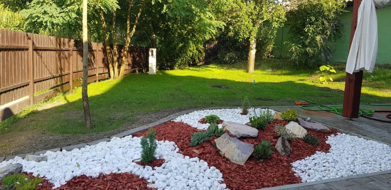 To Uti Vendeghaz Hotel Mezotur Bagian luar foto