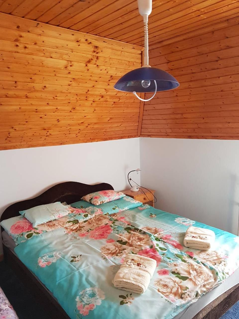 To Uti Vendeghaz Hotel Mezotur Bagian luar foto