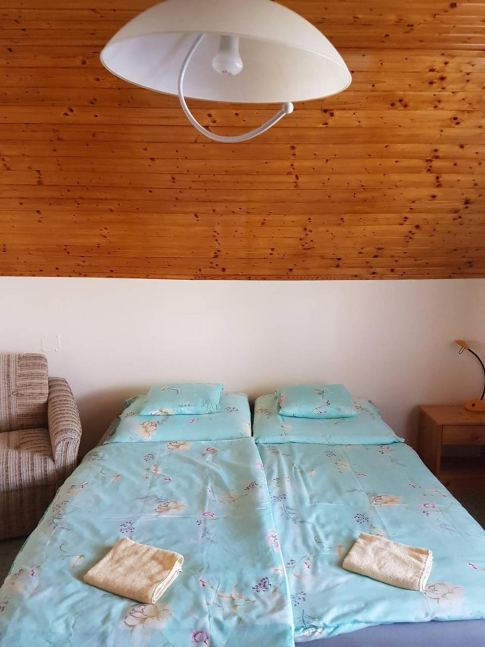 To Uti Vendeghaz Hotel Mezotur Bagian luar foto